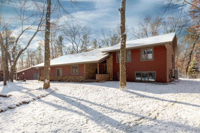 view of front facade featuring brick siding