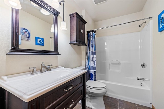 full bathroom featuring shower / tub combo with curtain, vanity, and toilet