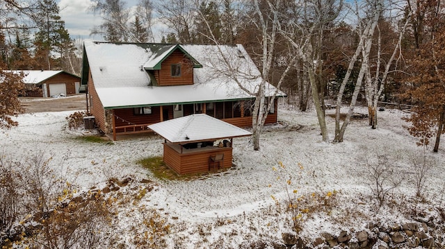 view of front of home featuring an outbuilding and a detached garage