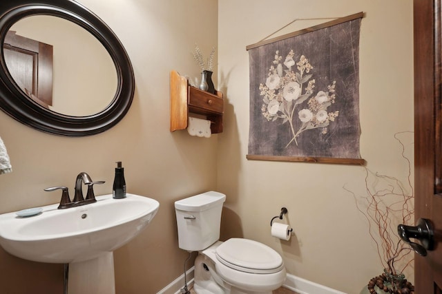 bathroom featuring toilet and sink