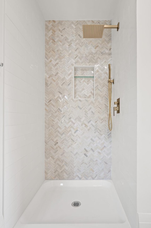 bathroom with a tile shower