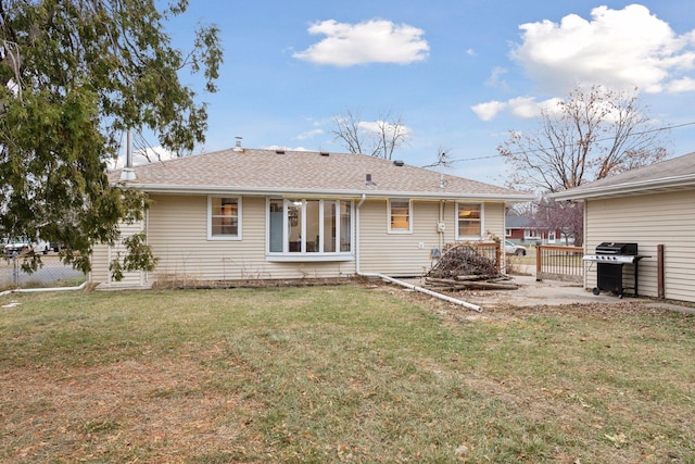 back of house featuring a lawn