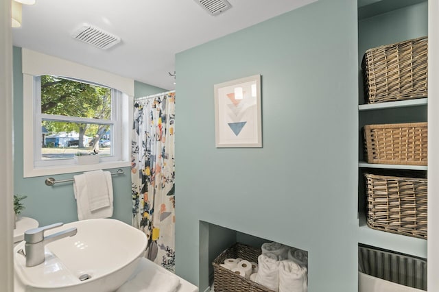 bathroom with a shower with curtain and sink