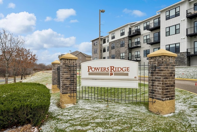 view of community / neighborhood sign