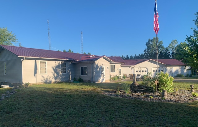 single story home featuring a front lawn