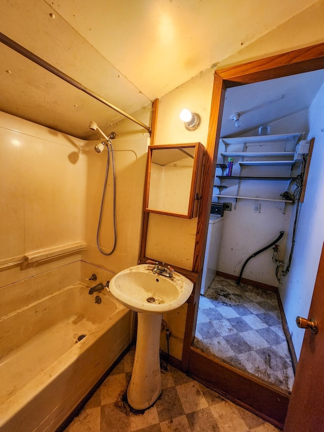 bathroom featuring shower / bathtub combination