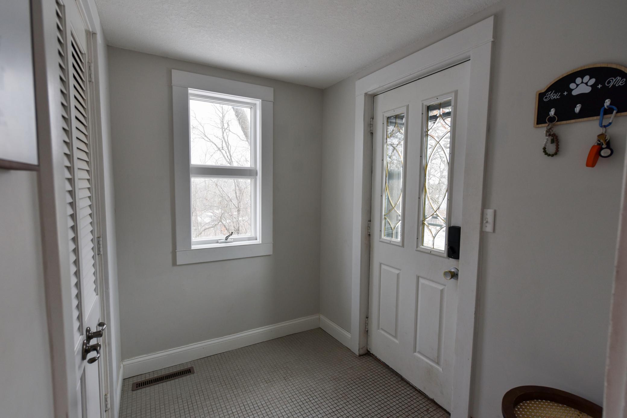 tiled entryway featuring a textured ceiling