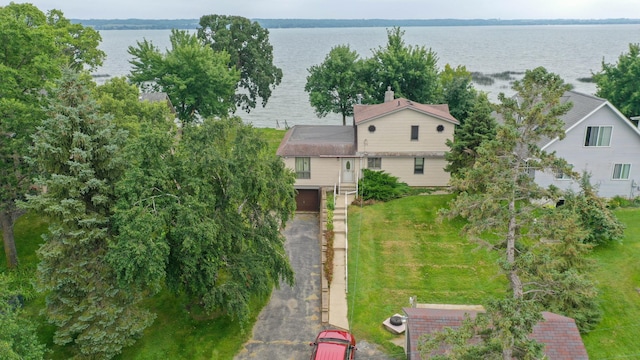 bird's eye view with a water view