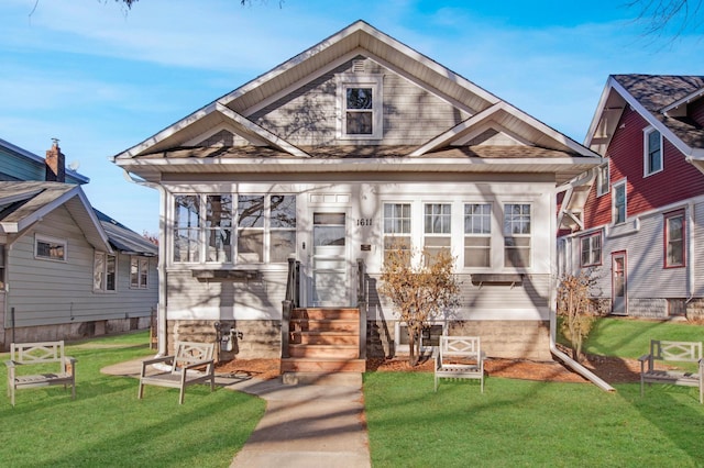 view of front of home featuring a front yard