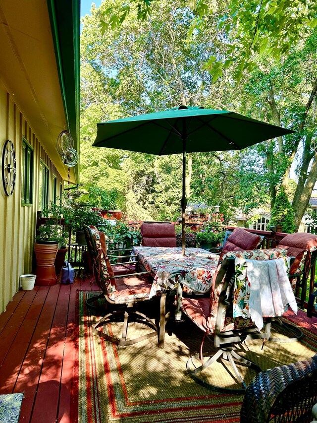 deck with outdoor dining space