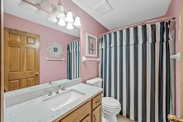 2567 Bridle Creek Trl, Chanhassen, MN 55317 - bathroom featuring vanity, a shower with shower curtain, and a textured ceiling