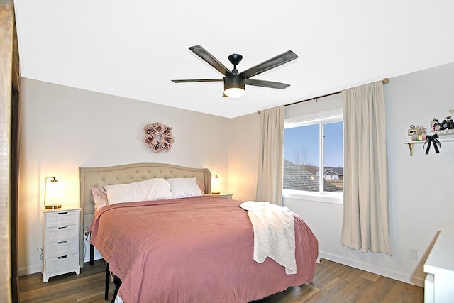 bedroom with dark wood-type flooring, baseboards, and a ceiling fan