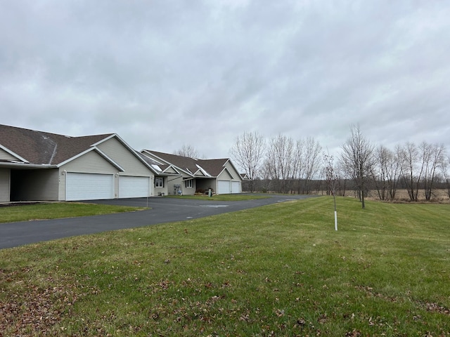 view of front facade featuring a front lawn and a garage