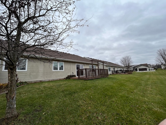 back of house featuring a lawn