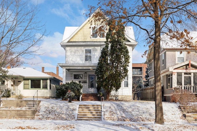 view of front property