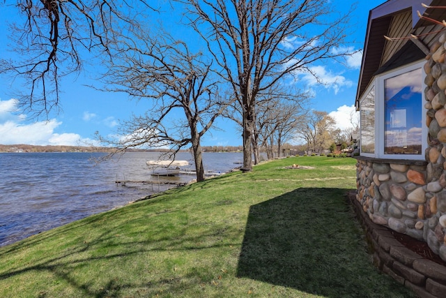 view of yard featuring a water view