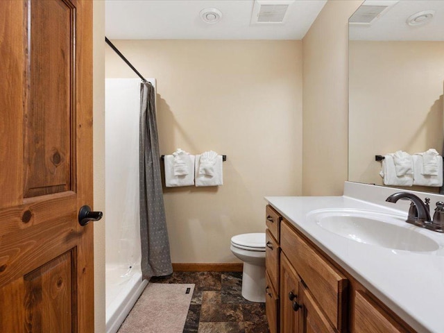 bathroom with vanity, curtained shower, and toilet