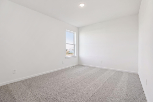 unfurnished room featuring carpet