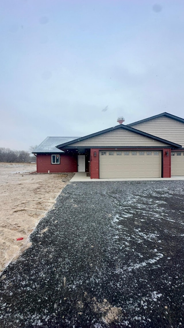 view of front facade with a garage