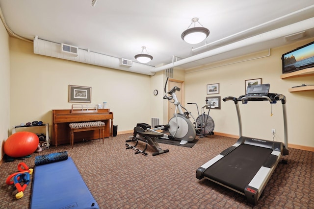 exercise room with carpet, visible vents, and baseboards