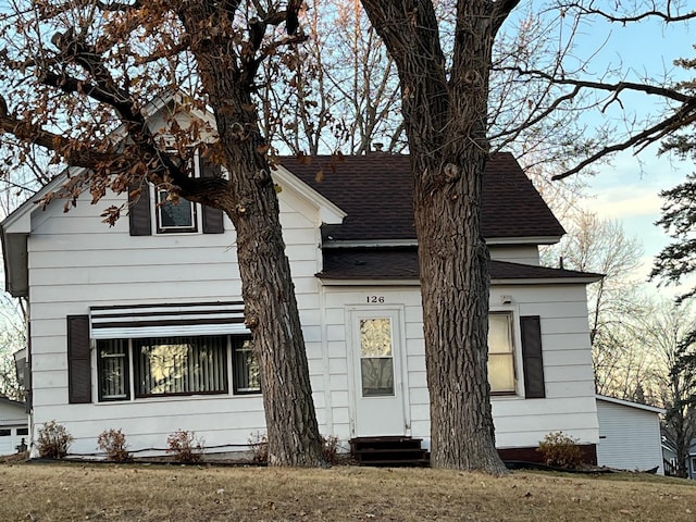 view of front of home with a front yard