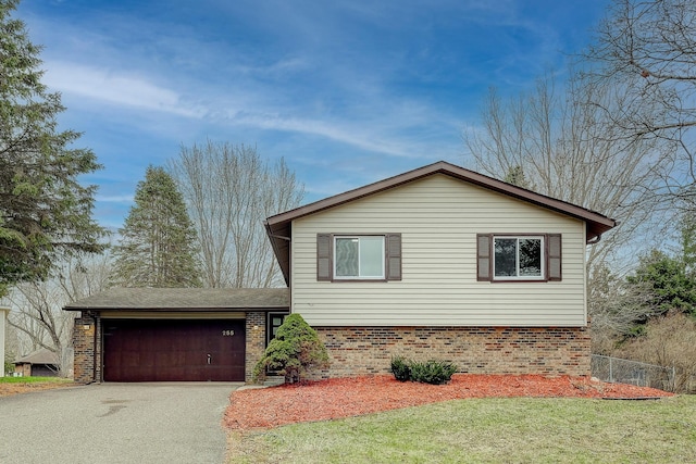 view of front facade featuring a front yard and a garage