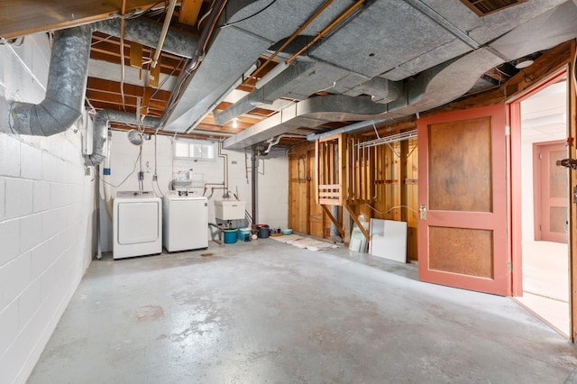 basement with sink and washing machine and clothes dryer