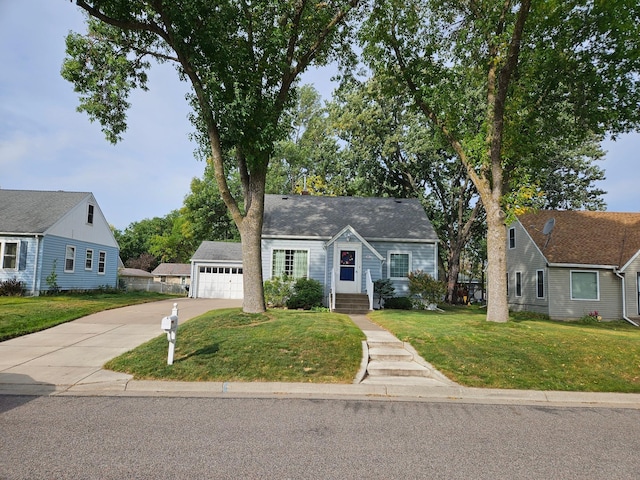 view of front facade featuring a garage and a front lawn