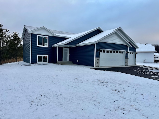 view of front facade with a garage