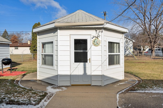 view of outdoor structure with a yard