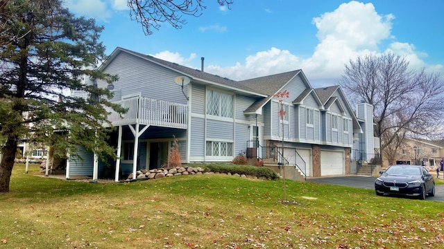 view of front of house with a front lawn and a garage