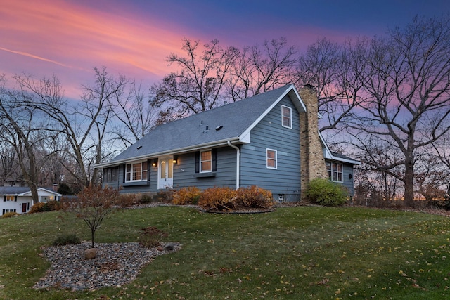 view of front of house featuring a yard