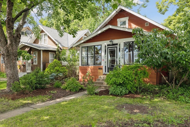 2724 Longfellow Ave, Minneapolis, MN 55407 - view of front of house featuring a front lawn