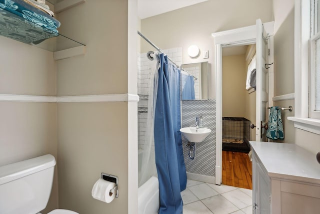 2724 Longfellow Ave, Minneapolis, MN 55407 - bathroom with toilet, shower / tub combo with curtain, tile patterned flooring, and a sink