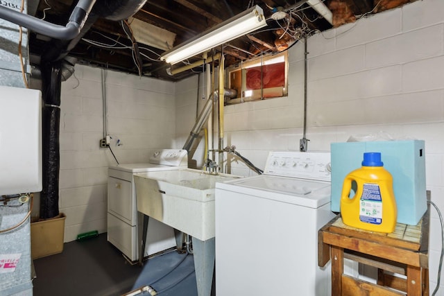 2724 Longfellow Ave, Minneapolis, MN 55407 - laundry area with independent washer and dryer