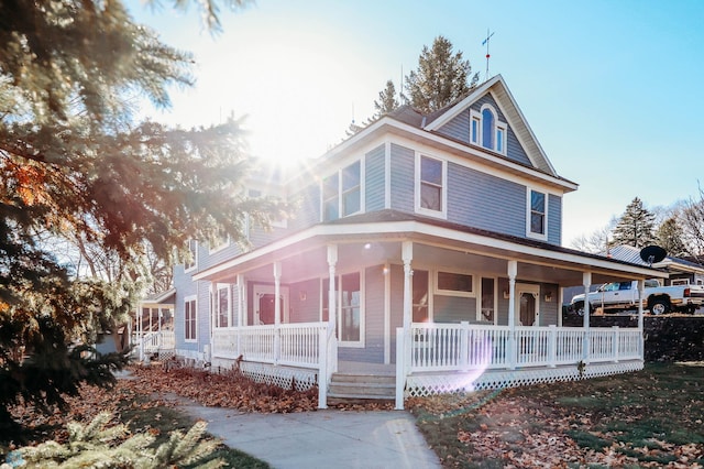 farmhouse-style home featuring a porch