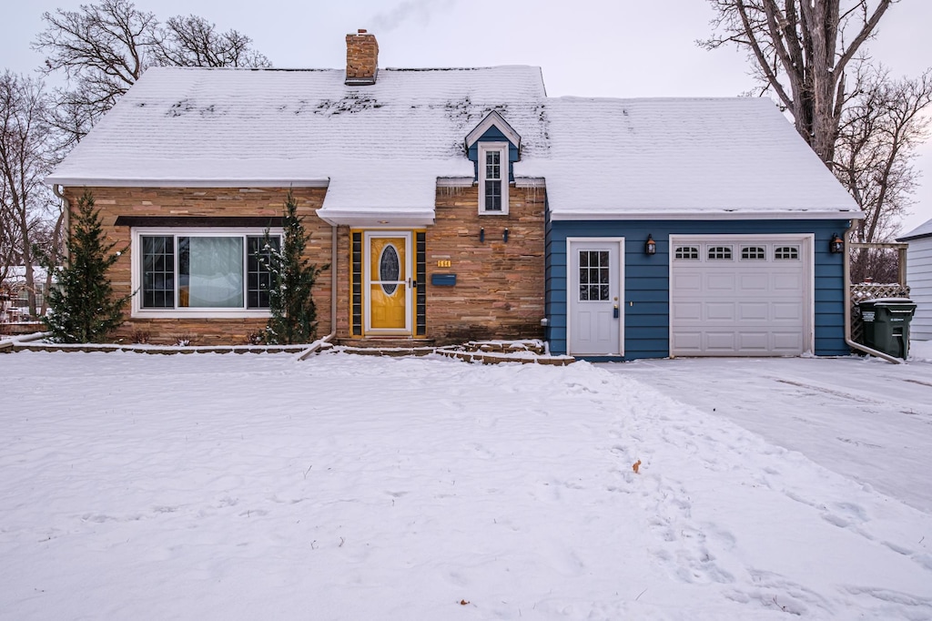 view of front of house featuring a garage