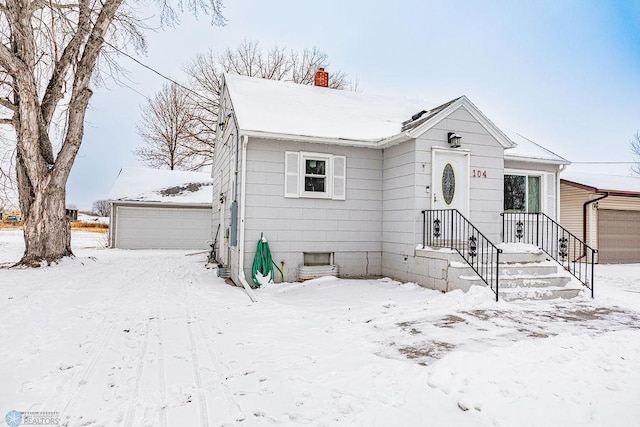 view of front of home featuring an outdoor structure and a garage