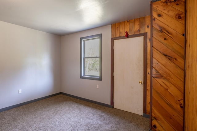 unfurnished room with carpet