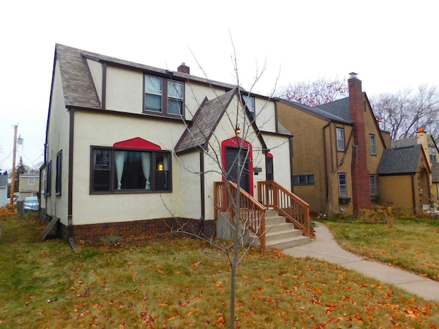 view of front facade featuring a front yard