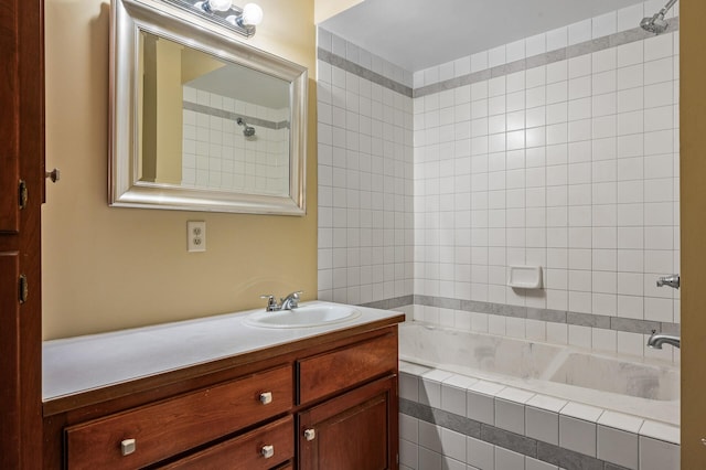 bathroom with tiled shower / bath and vanity