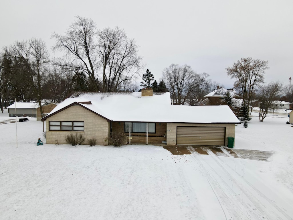 view of front of property featuring a garage