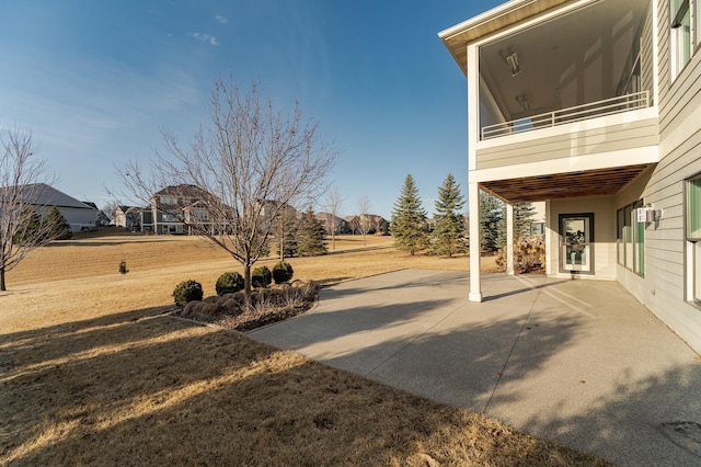 view of yard featuring a patio