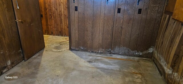 room details with concrete flooring and wooden walls