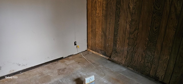 spare room featuring concrete flooring