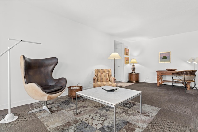 living area featuring carpet floors and baseboards