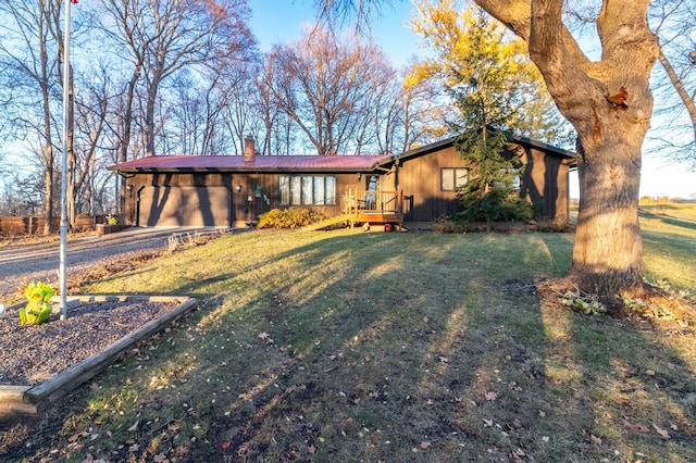 ranch-style house featuring a front lawn