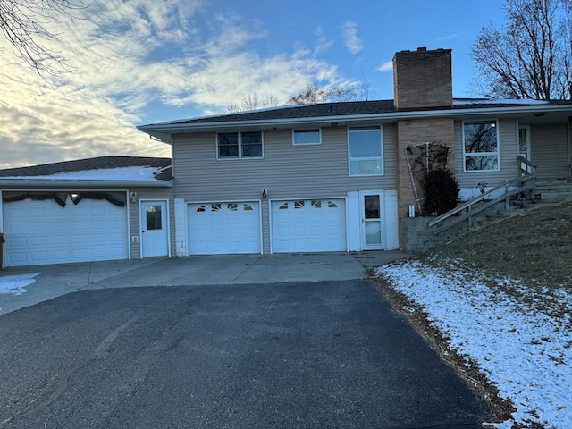 view of front facade with a garage