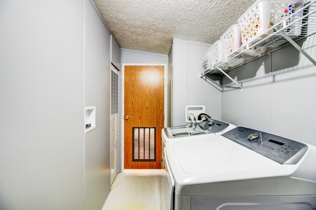 15331 129th Ave, Wadena, MN 56482 - laundry room featuring washing machine and clothes dryer and a textured ceiling