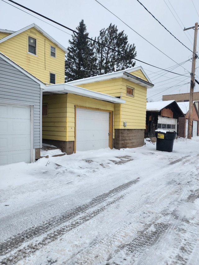 view of front property